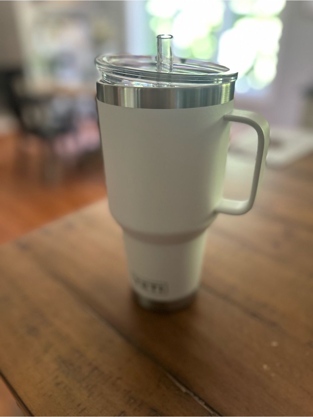 Yeti 30 oz White Insulated Travel Mug with Handle and Clear Lid